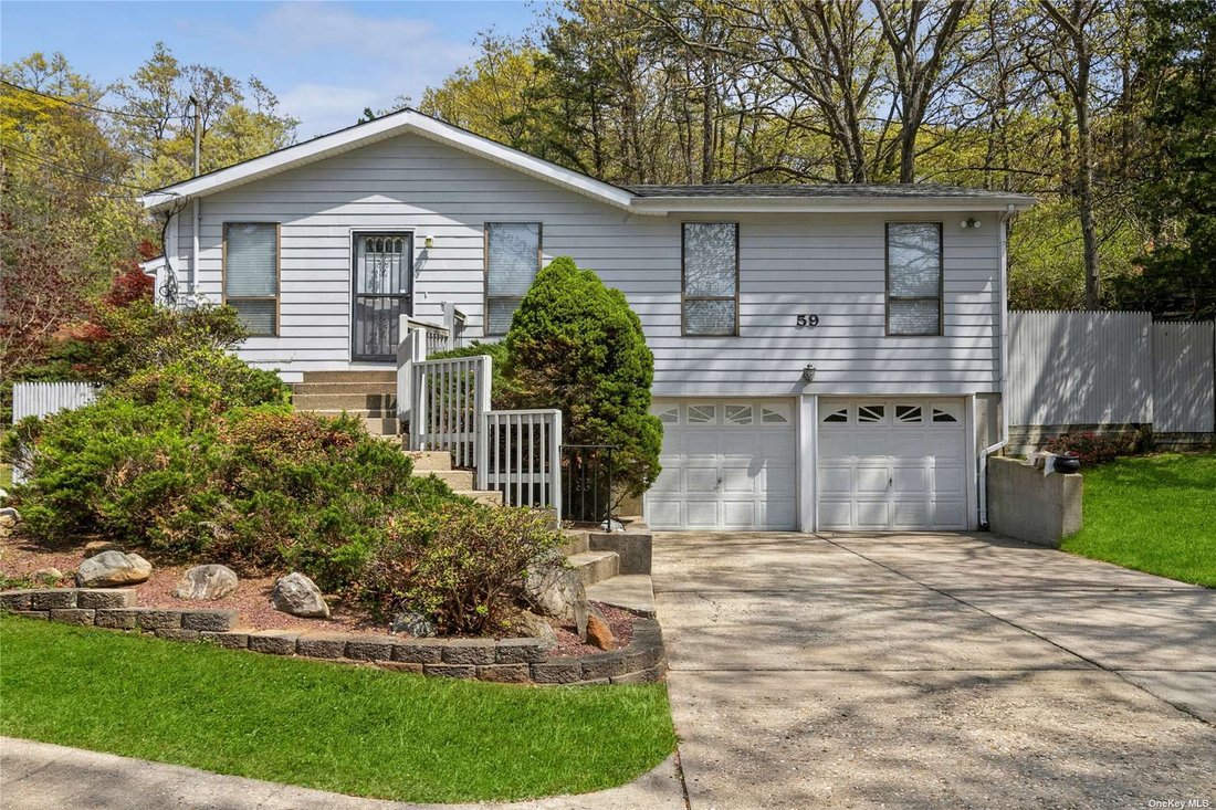 House Ronkonkoma In Ronkonkoma, Ny, United States For Sale (12770092)