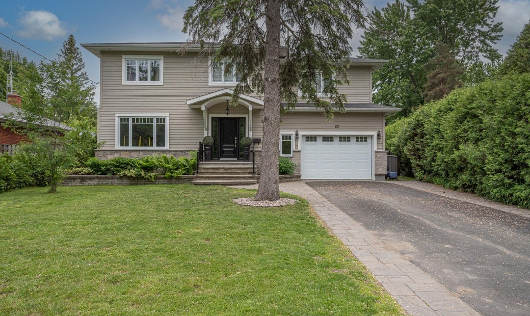 Pointe Claire, Qc In Pointe Claire, Quebec, Canada For Sale (12773246)