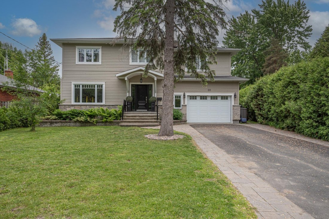 Pointe Claire, Qc In Pointe Claire, Quebec, Canada For Sale (12773246)