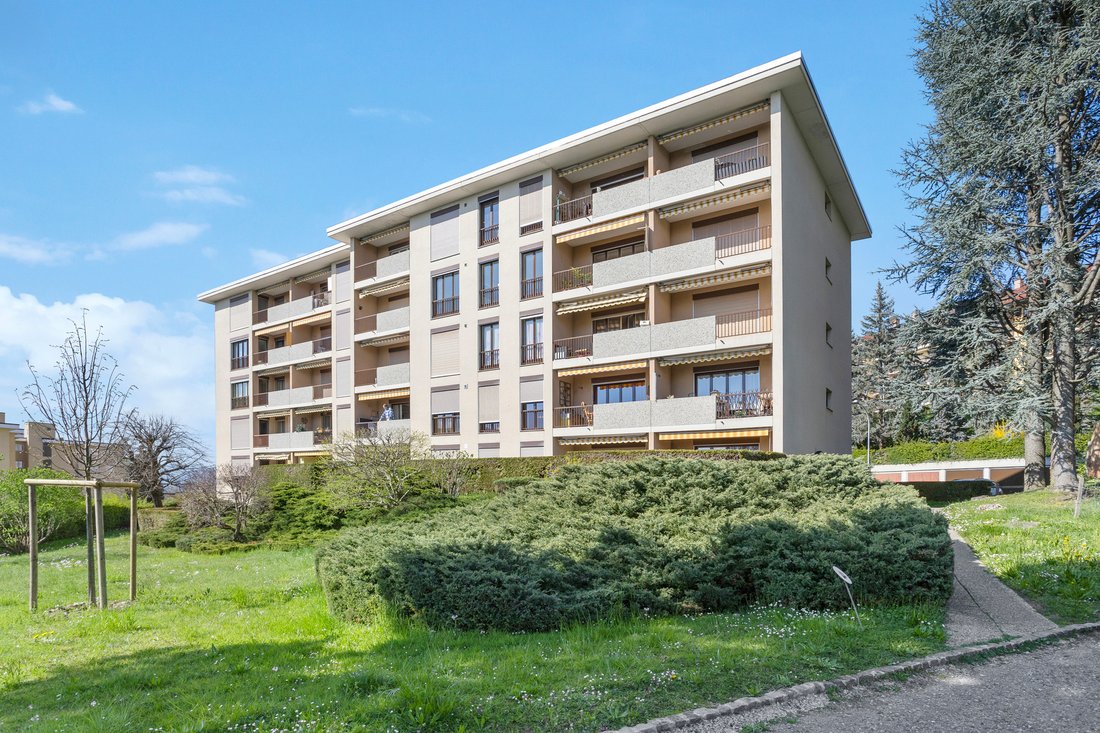 Top Floor Flat With Beautiful View Of The Lake In Montreux, Vaud