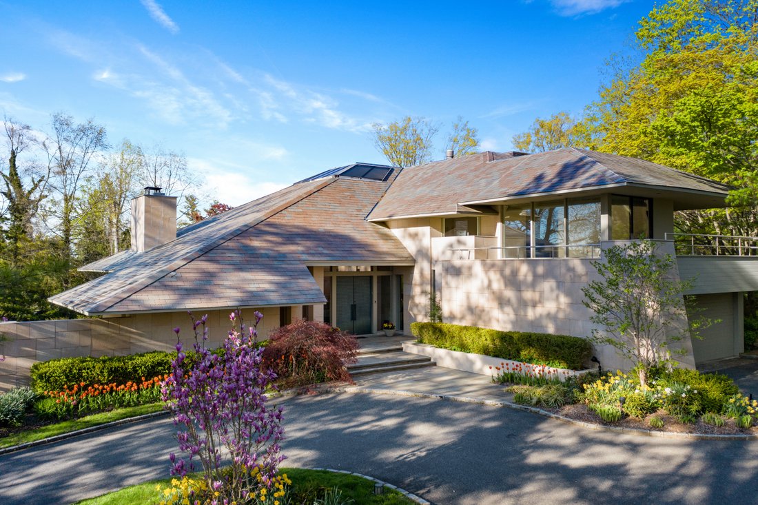 49 Pond Road, Great Neck, Ny, 11024 In Kings Point, New York, United