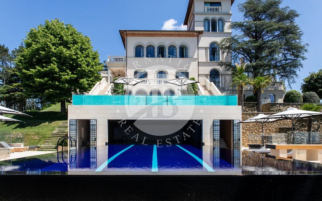 Wonderful Luxury Villa With Pool In Gubbio In Gubbio, Umbria, Italy For