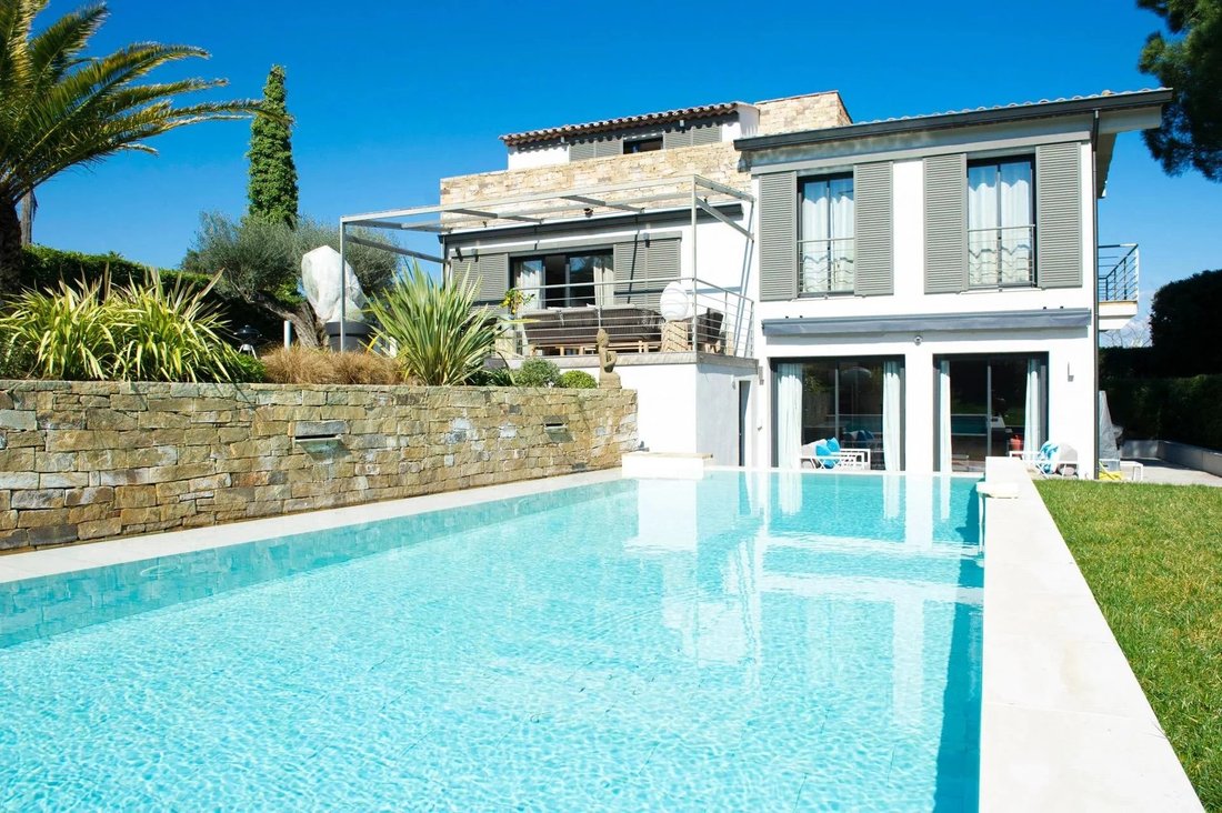 Villa in Saint-Tropez, Provence-Alpes-Côte d'Azur, France 1 - 12601708