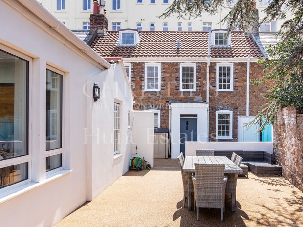 Messing Riet Regelmatig Luxury renovated homes for sale in Saint Helier, St Helier, Jersey |  JamesEdition