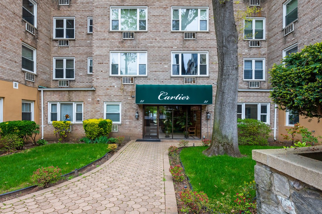 21 Bond Street, Great Neck, Ny, 11021 In Great Neck, New York, United