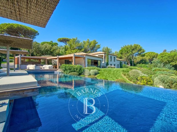 Villa in Saint-Tropez, Provence-Alpes-Côte d'Azur, France 1