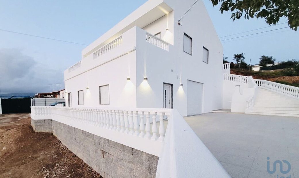 Portimão Town House In Portimão, Algarve, Portugal For Sale (12778261)
