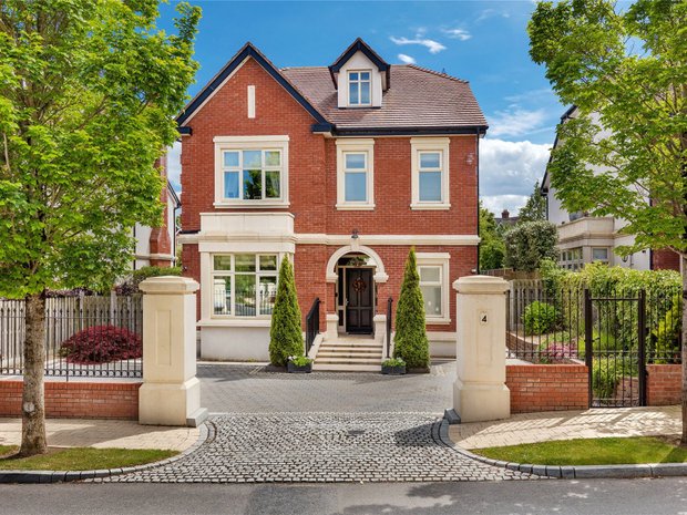 Viviendas de lujo con biblioteca en venta en Malahide, Dublín, Irlanda |  JamesEdition