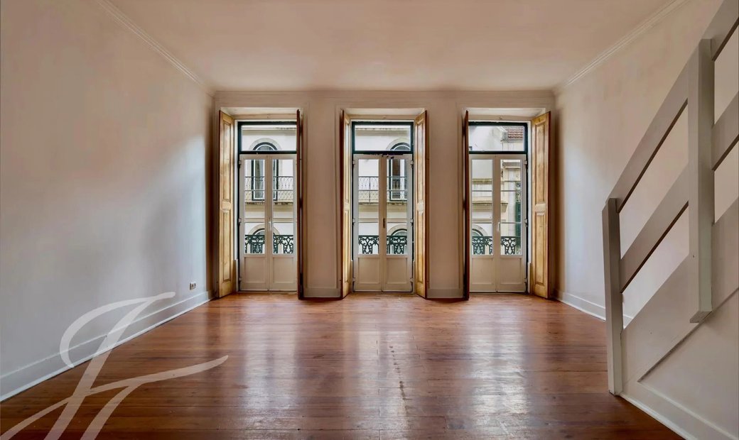 Apartment, T2, To Renovate In Lapa In Lisbon, Lisbon, Portugal For Sale