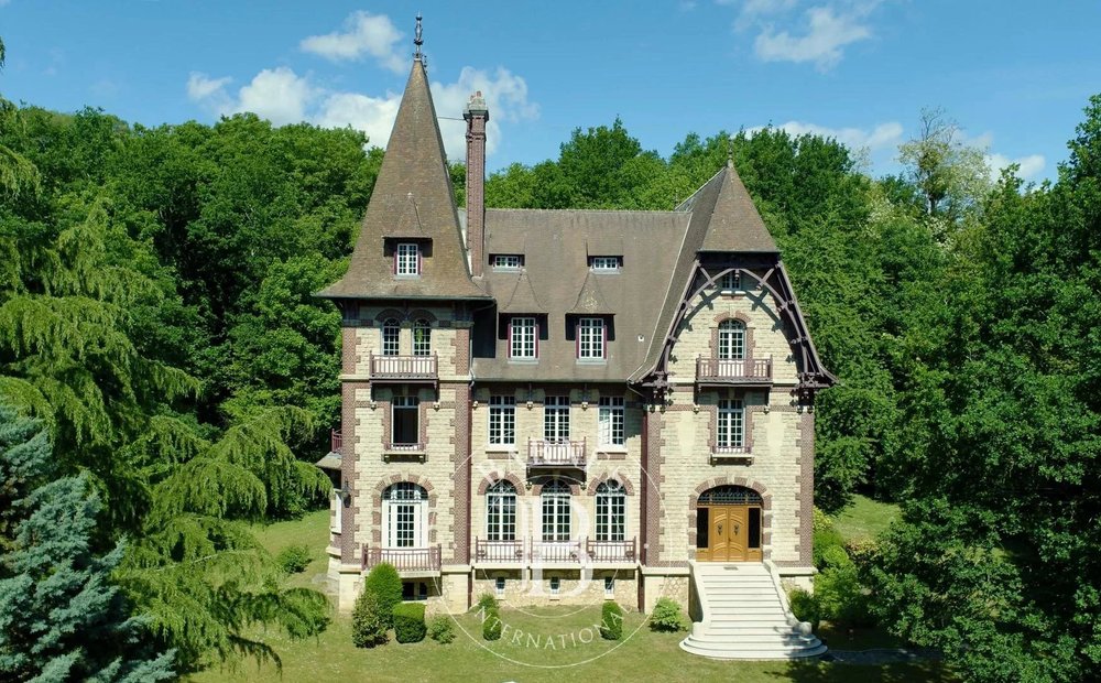 Lujo castillos en venta en Francia | JamesEdition
