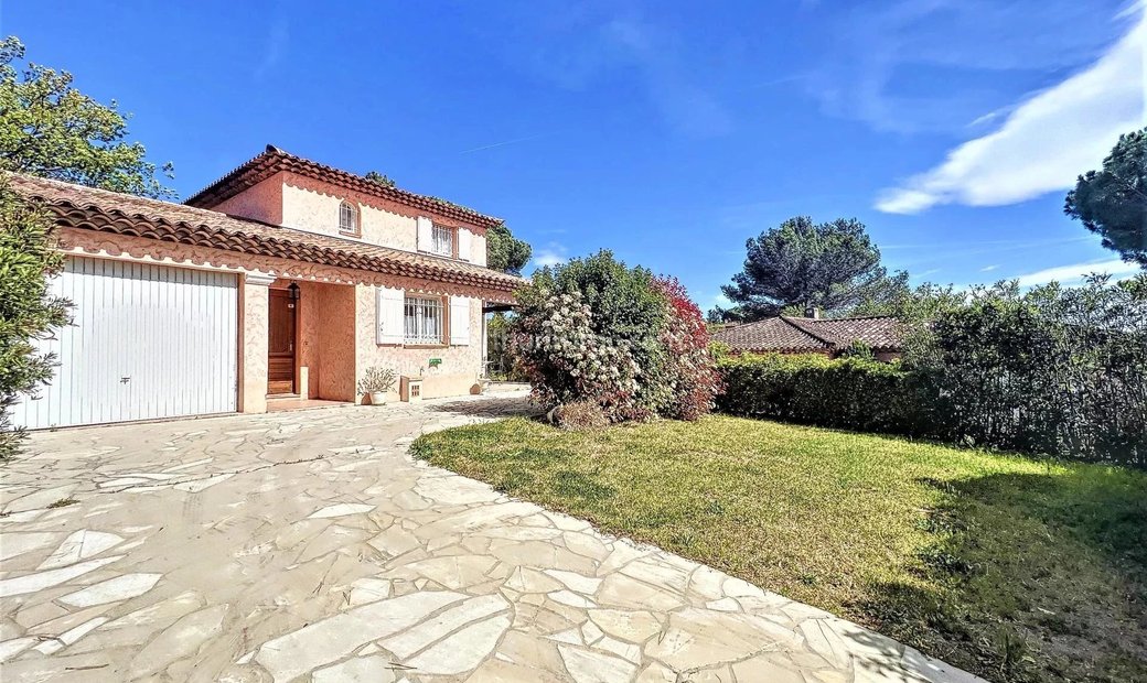 Fréjus House In Fréjus, Provence Alpes Côte D'azur, France For Sale