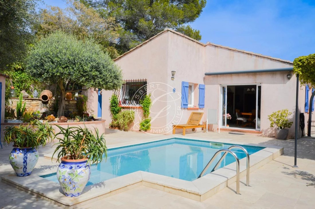 Villa In Cul De Sac, In Provence Alpes Côte D'azur