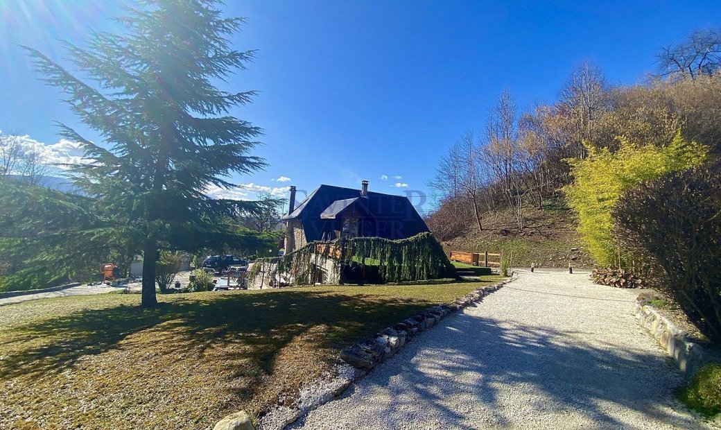 Annecy House In Annecy, Auvergne Rhône Alpes, France For Sale (12690159)