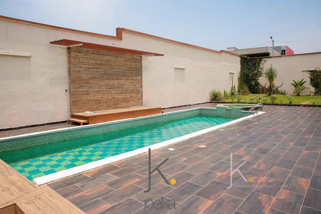 14 Bedrooms Duplex Villa In Abidjan, Abidjan Autonomous District, Côte