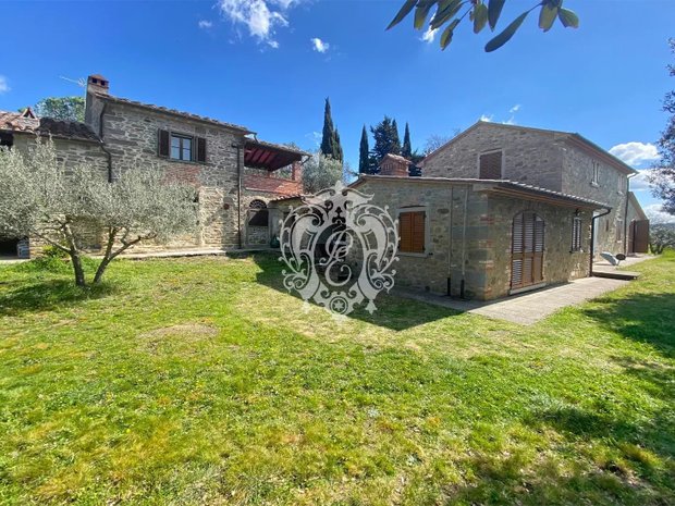 Luxury apartments for sale in Cortona, Tuscany, Italy | JamesEdition