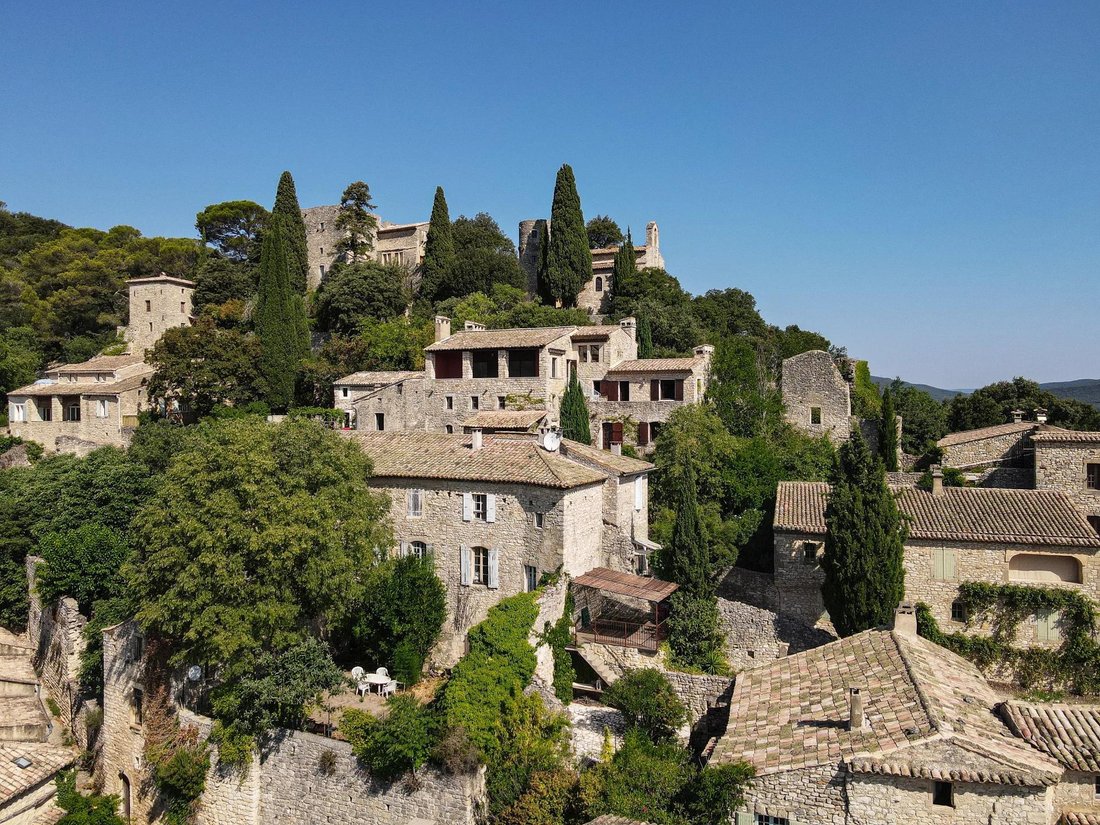 maison-de-village-de-3-chambres-de-258-m2-avec-dans-uz-s-occitanie