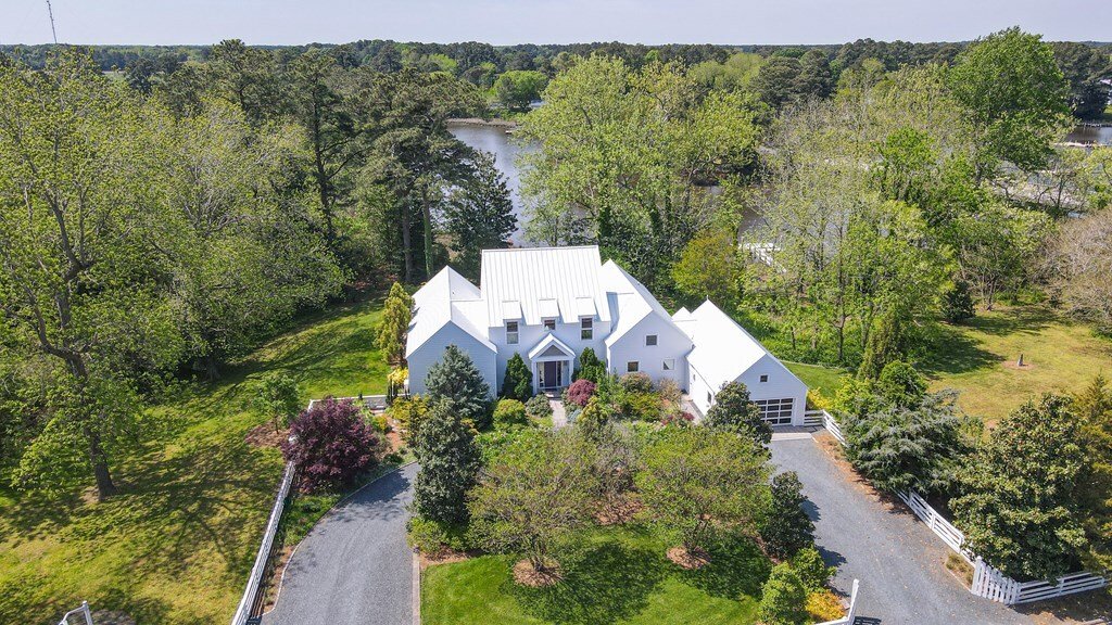 5 Bedrooms Single Family Detached In Onancock, Virginia, United States