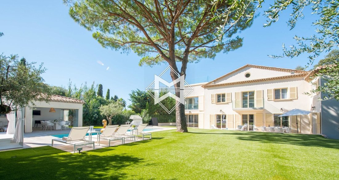 Villa in Saint-Tropez, Provence-Alpes-Côte d'Azur, France 1 - 11280347