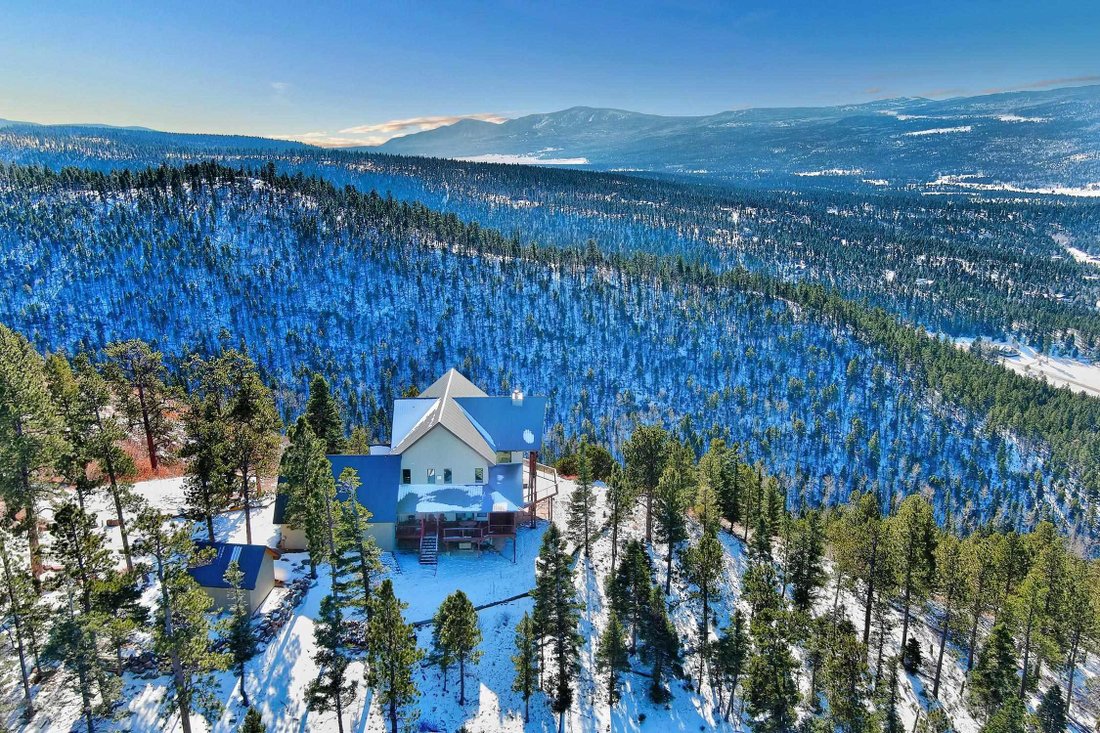 6 Bedrooms Single Family Detached In Angel Fire, New Mexico, United