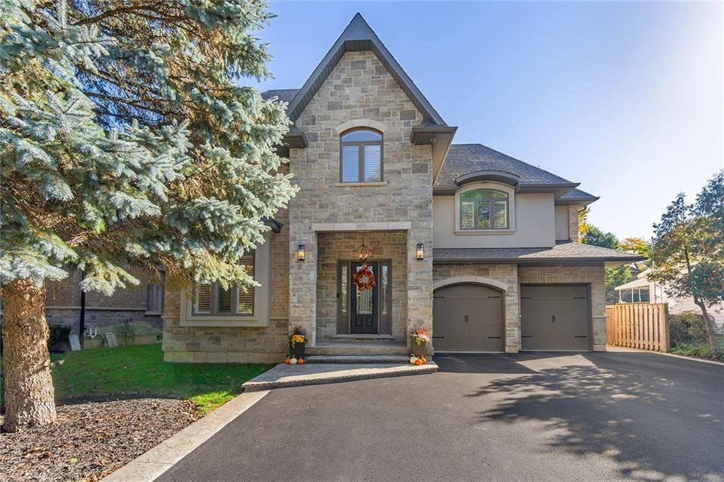 Picture This A Home With Nearly 5000 Square Feet En Hamilton, Ontario