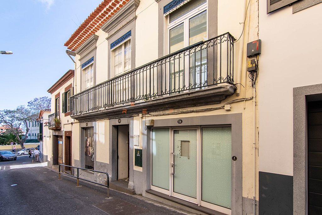 Building In The Center Of Funchal En Funchal, Madeira, Portugal En