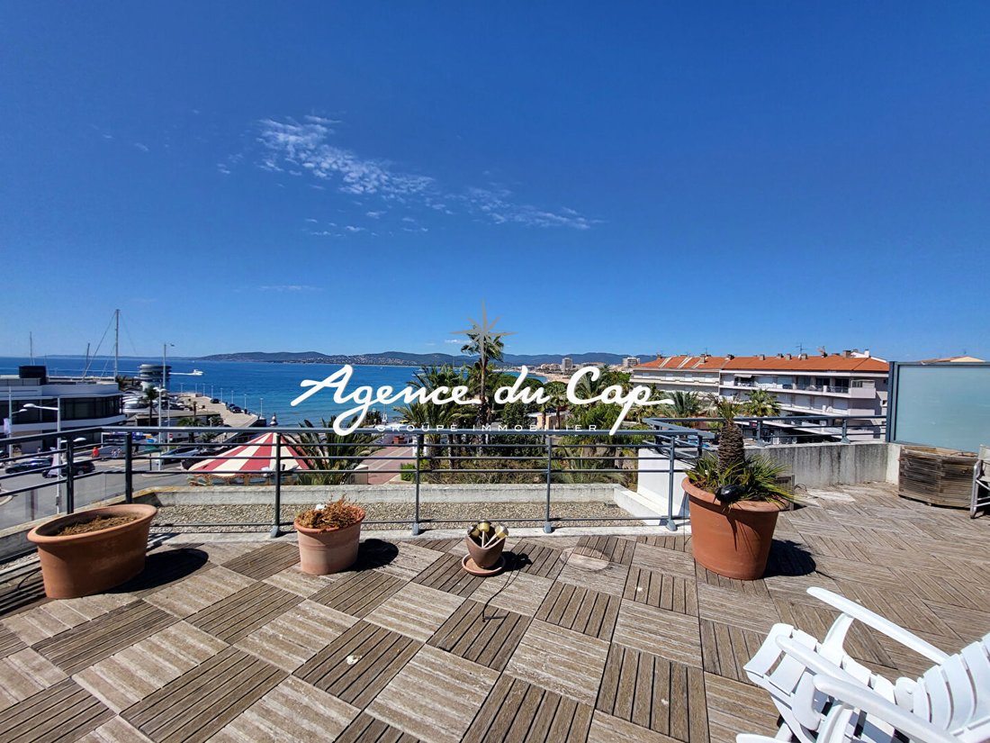 Saint Raphael Front De Mer In Saint Raphaël, Provence Alpes Côte D'azur