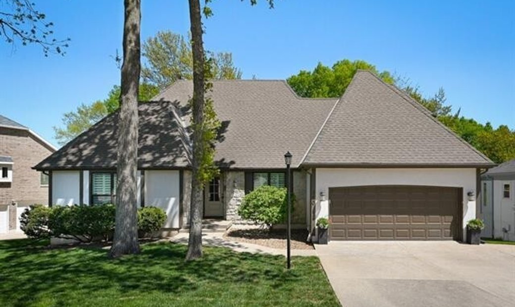 Single Family Detached Lake Winnebago In Greenwood, Missouri, United