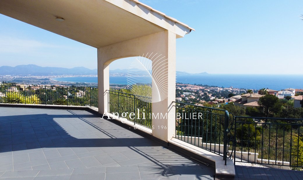 Property For Sale With Panoramic In Fréjus, Provence Alpes Côte D'azur