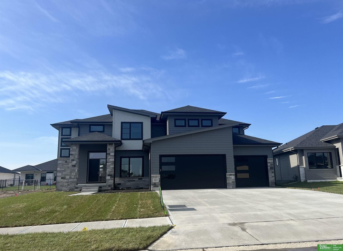 5 Bedrooms Single Family Detached In Omaha, Nebraska, United States For