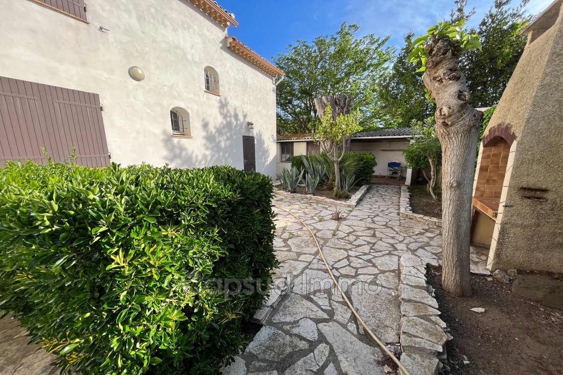 Vente Maison 8 Pièce(s) In Valras Plage, Occitanie, France For Sale