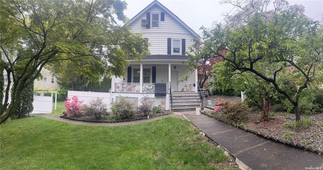 Haus Roslyn Heights In Roslyn Heights, New York, Vereinigte Staaten Zu