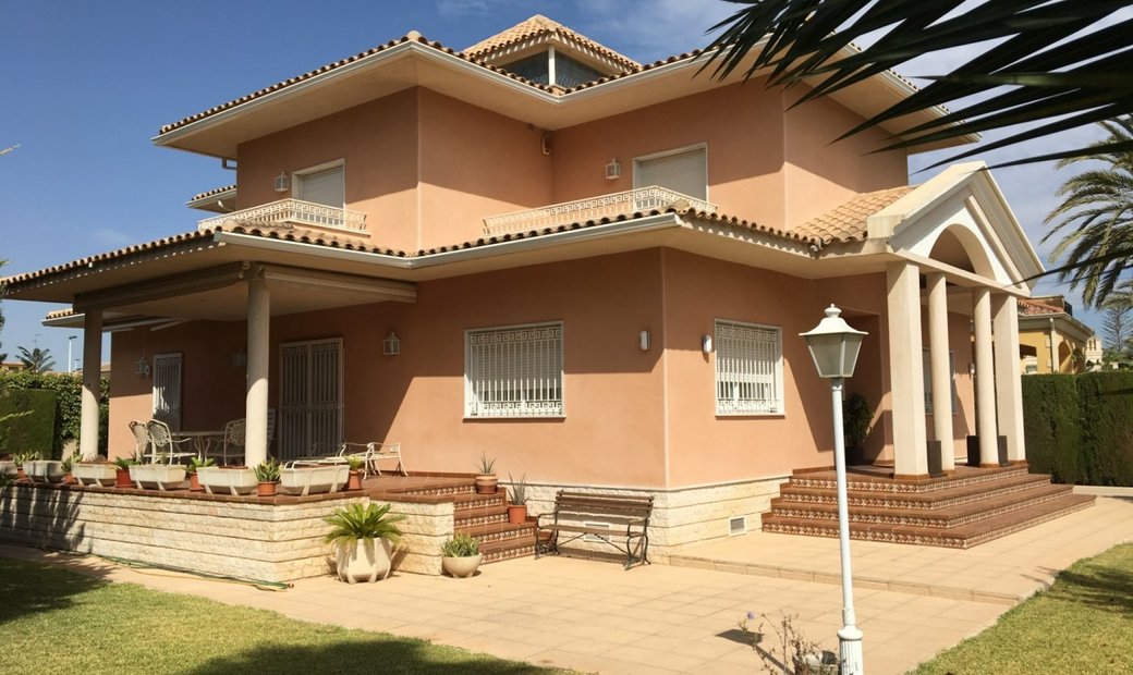 Elche Villa In Elx, Valencian Community, Spain For Sale (12787590)