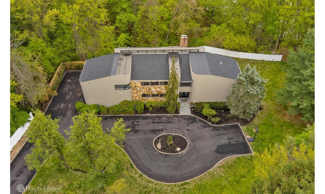 House Upper Brookville In Upper Brookville, New York, United States For Sale (12792534)