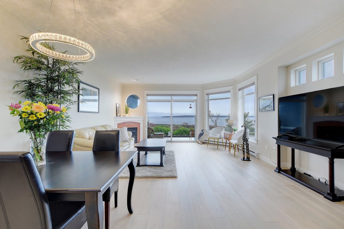 Luxurious Waterfront Duplex In Sidney, British Columbia, Canada For