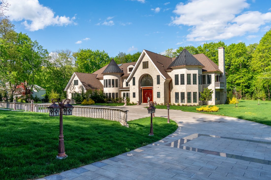 2 Brook Lane, Brookville, Ny 11545 In Brookville, Pennsylvania, United