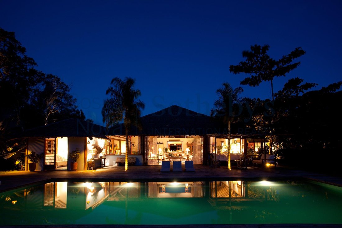 House Close To The Historic Center Of In Trancoso, State Of Bahia