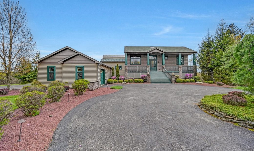 4 Bedrooms Single Family Detached In Mountain Top, Pennsylvania, United