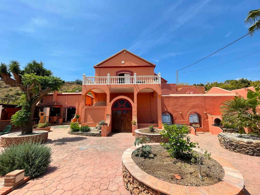 Villa en Nerja, Andalucía, España 1 - 11167480