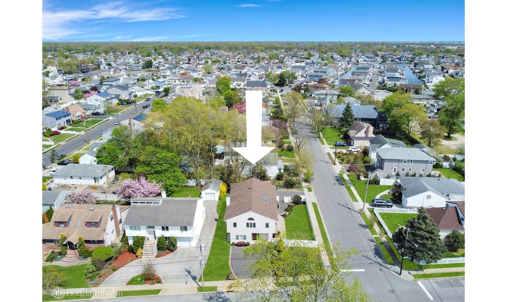 House Bellmore In Bellmore, New York, United States For Sale (12770018)