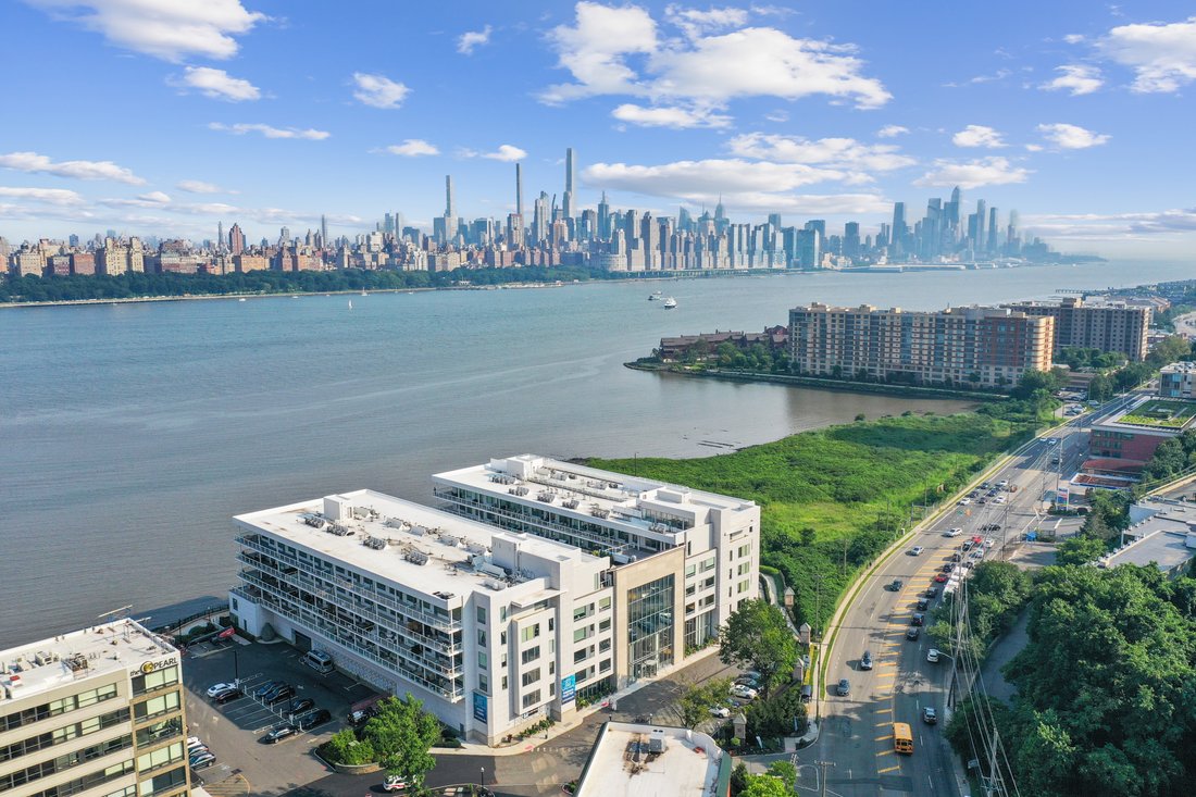 Condo in Edgewater, New Jersey, United States 1 - 12440719