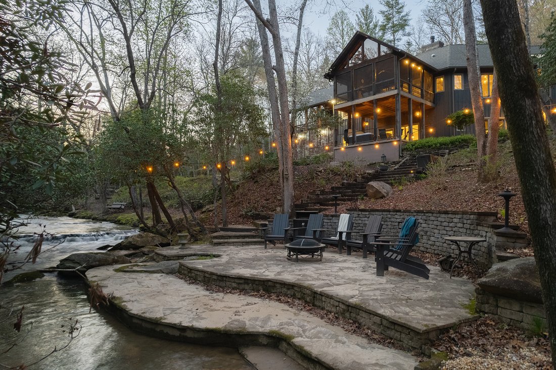 Luxurious Retreat Towering Over The In Mineral Bluff, Georgia, United ...