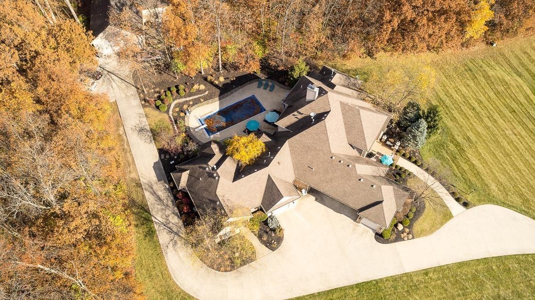 5 Bedrooms Single Family Detached In Leo Cedarville, Indiana, United