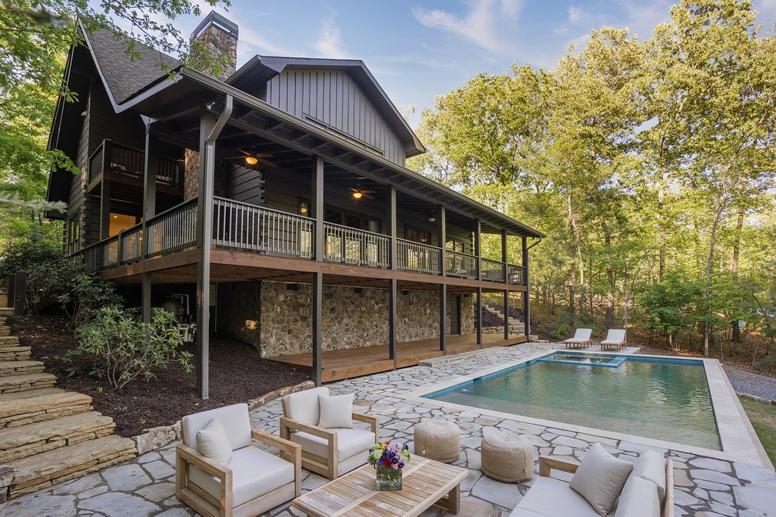 Impressive Lodge Style Home On The Shores In Blue Ridge, Georgia ...