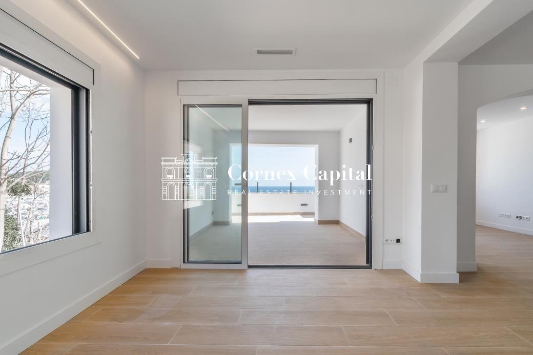 Magnificent Newly Built 4 Bedroom Apartment On The In Palamós
