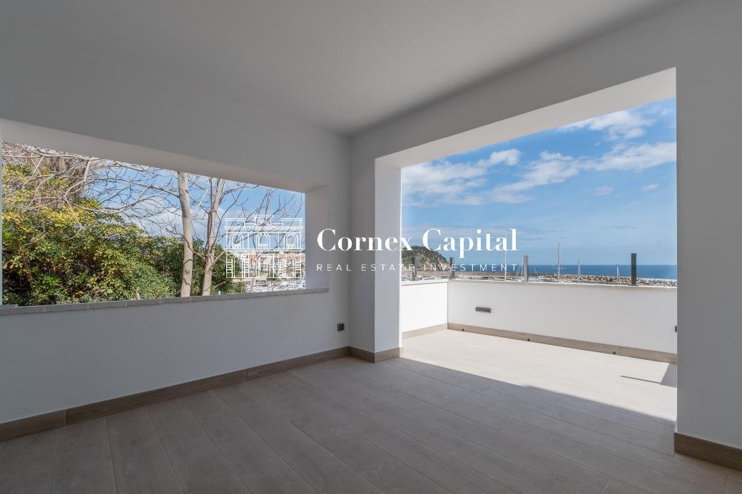 Magnificent Newly Built 4 Bedroom Apartment On The In Palamós