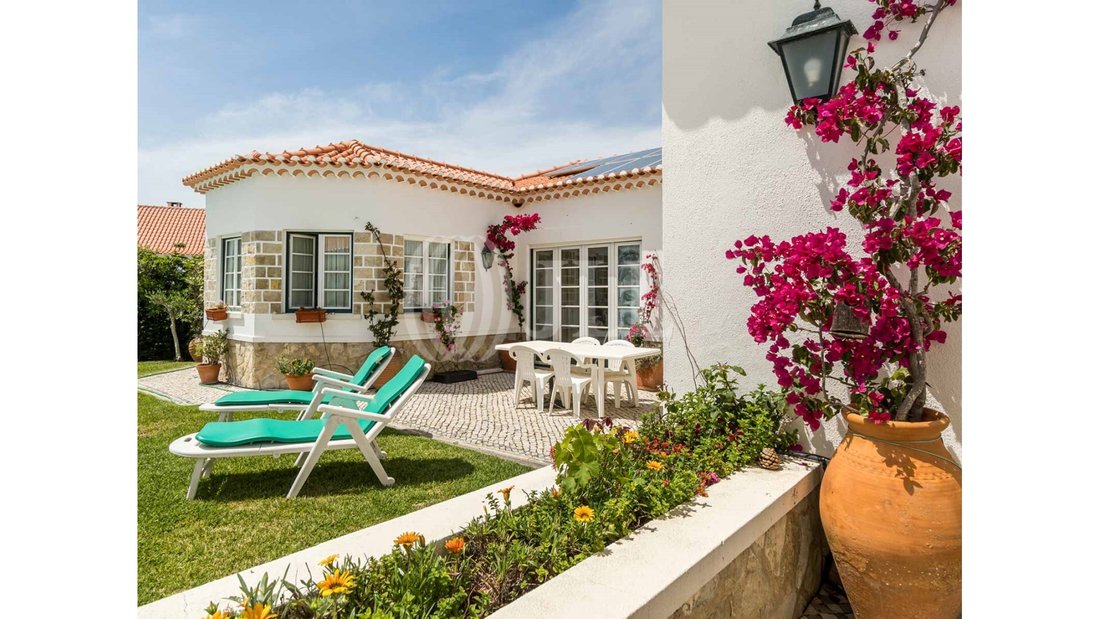 4 Bedroom Villa In Praia Das Maçãs In Colares, In Colares, Lisbon