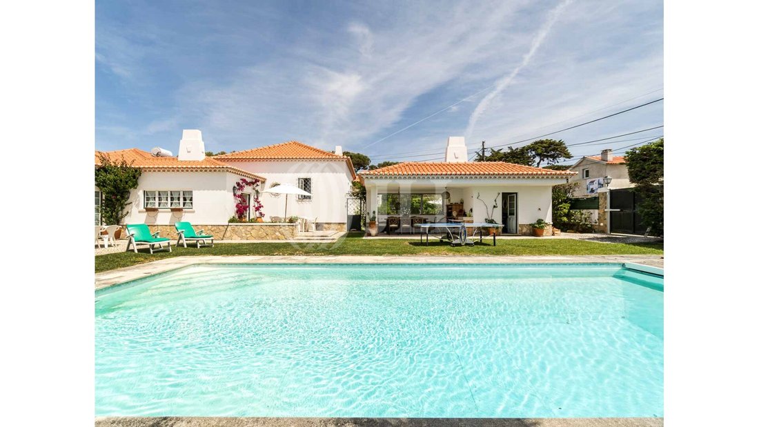 4 Bedroom Villa In Praia Das Maçãs In Colares, In Colares, Lisbon, Portugal For Sale (12798671)