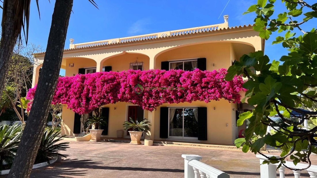 Villa in Quarteira, Algarve, Portugal 1 - 11985123