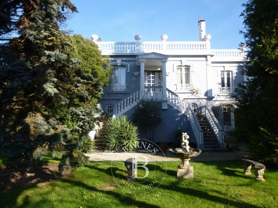 Auvers Sur Oise (95) Trianon Late In Auvers Sur Oise, île De France