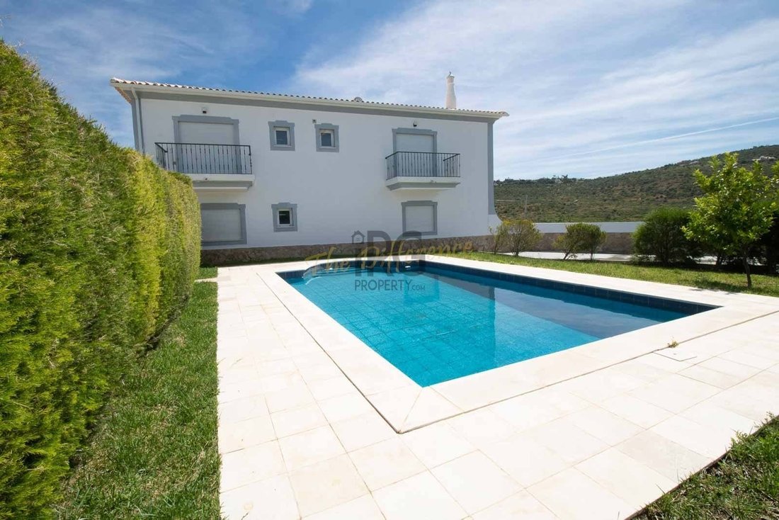 3 New Build Townhouse Near To Loule Center Dans Loulé, Faro, Portugal à